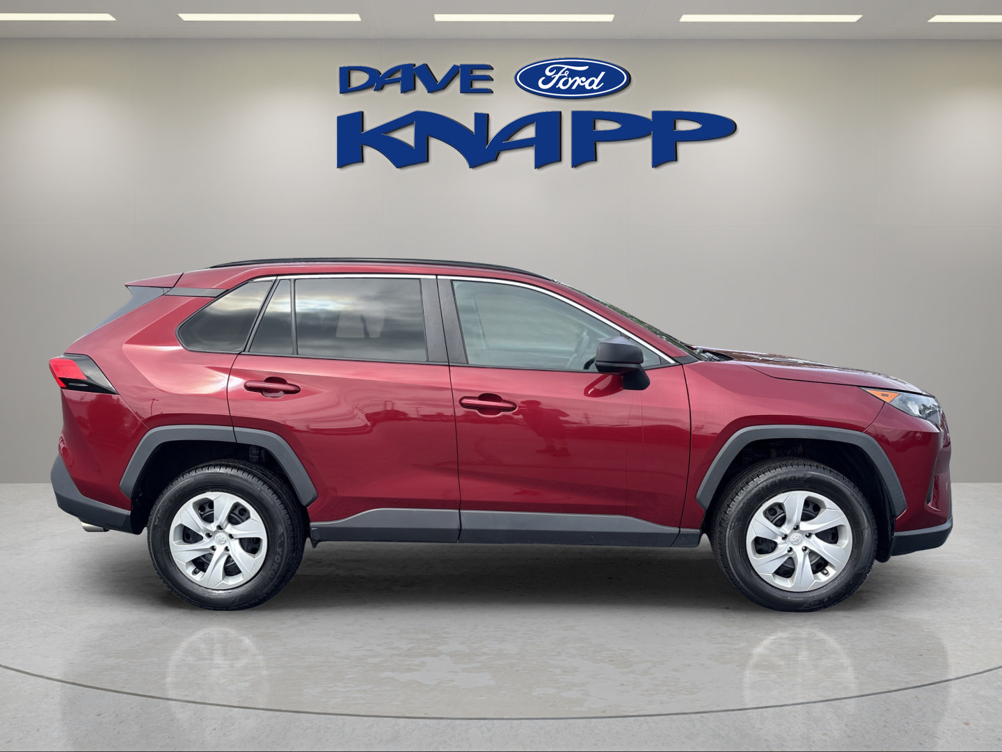 Used 2019 Toyota RAV4 LE w/ Carpet Mat Package FWD image 8