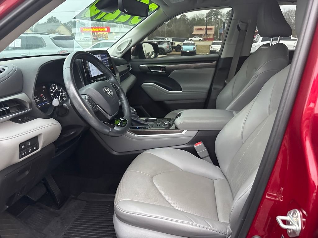 Used 2021 Toyota Highlander Limited image 17
