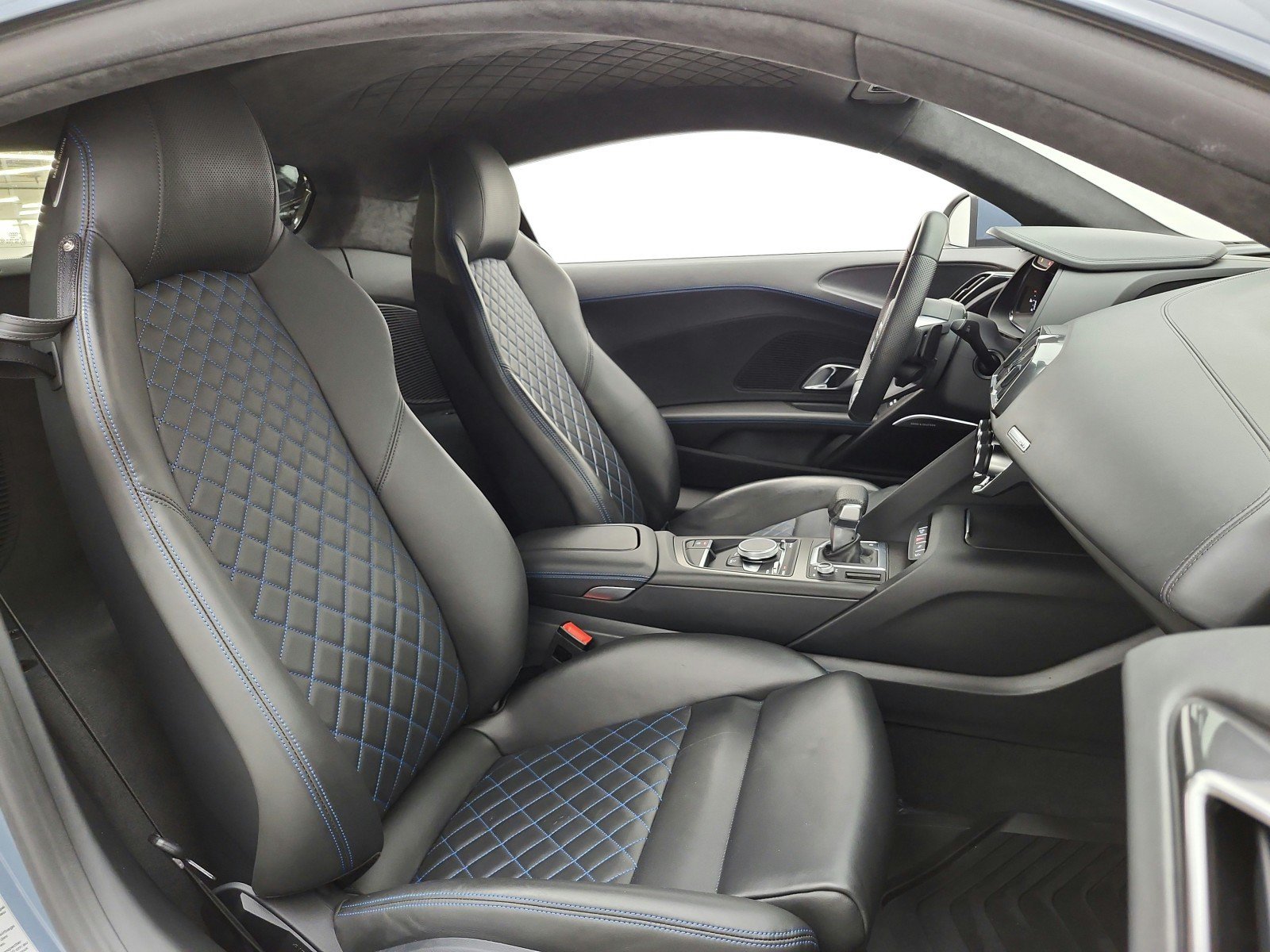 Used 2021 Audi R8 V10 w/ Premium Package RWD image 17