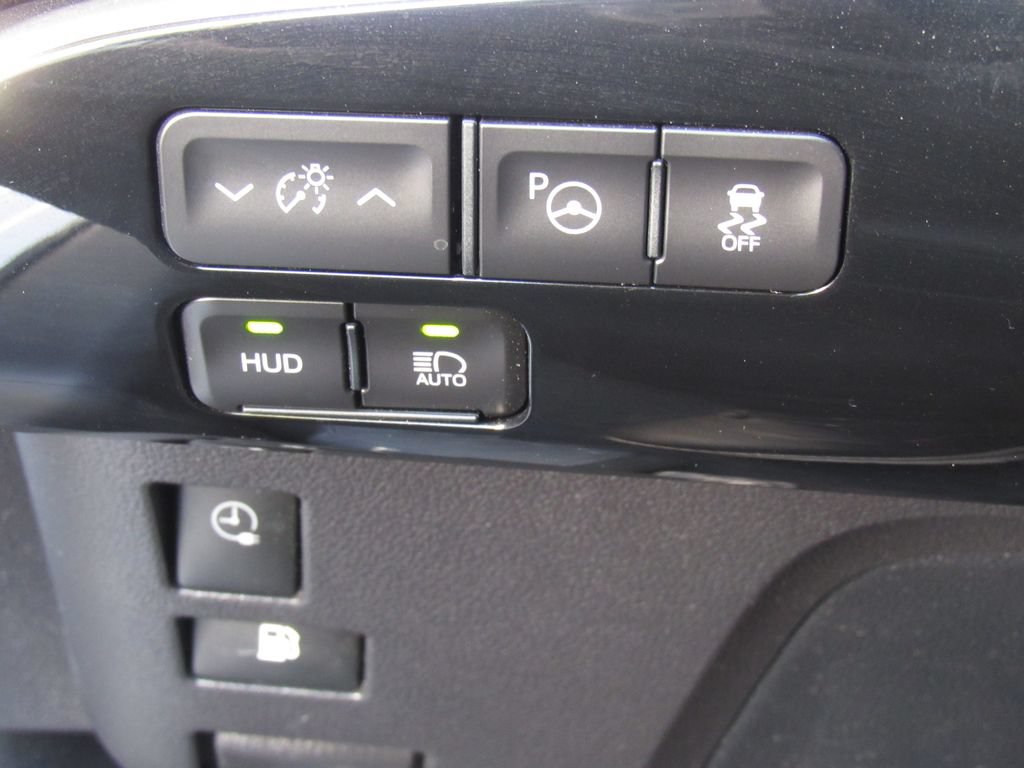 Used 2021 Toyota Prius Prime Limited FWD image 34
