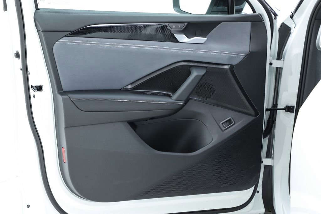 New 2026 Volkswagen Tiguan SE R-Line image 18