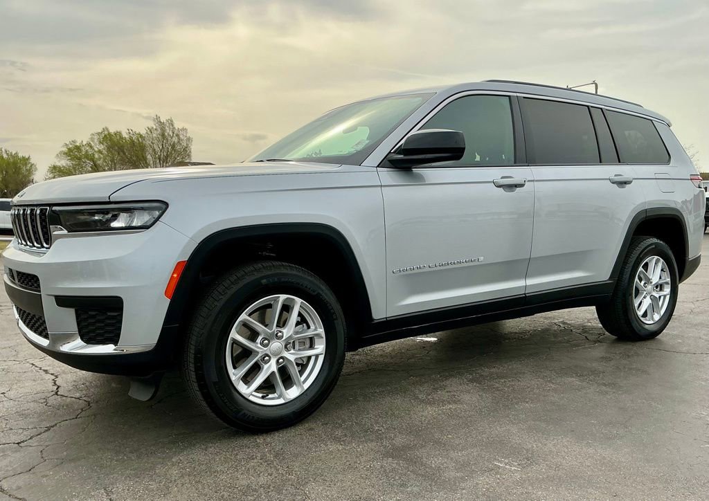 Used 2025 Jeep Grand Cherokee L Laredo RWD image 7