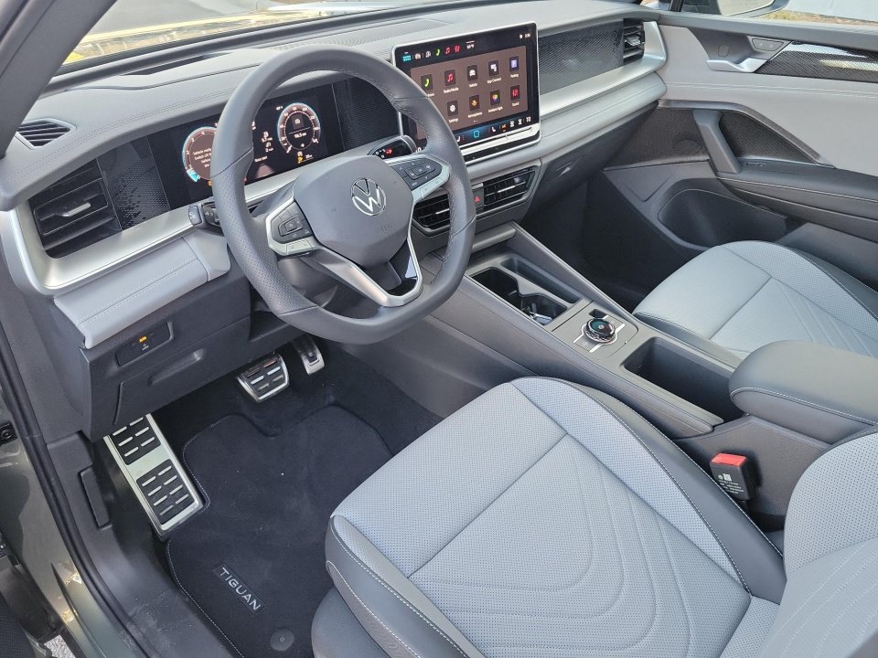 New 2026 Volkswagen Tiguan SE R-Line FWD image 30