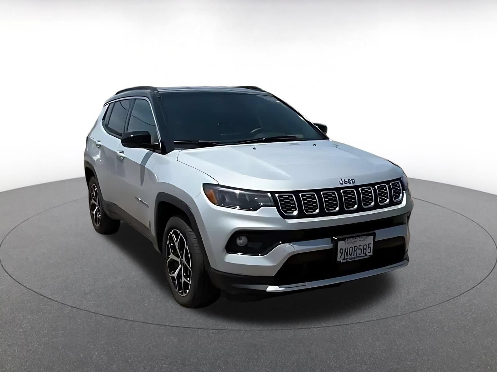 Used 2025 Jeep Compass Limited AWD/4WD image 3
