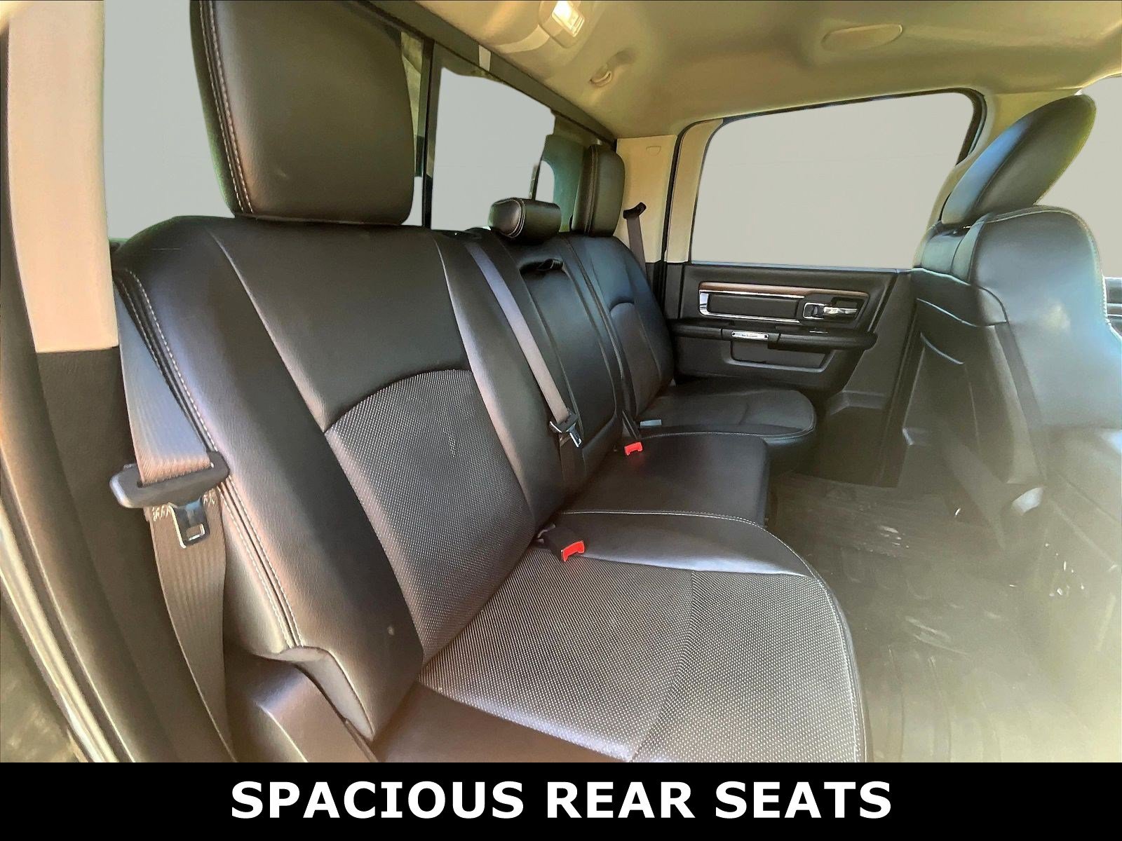 Used 2015 RAM 1500 Laramie w/ Convenience Group AWD/4WD image 4