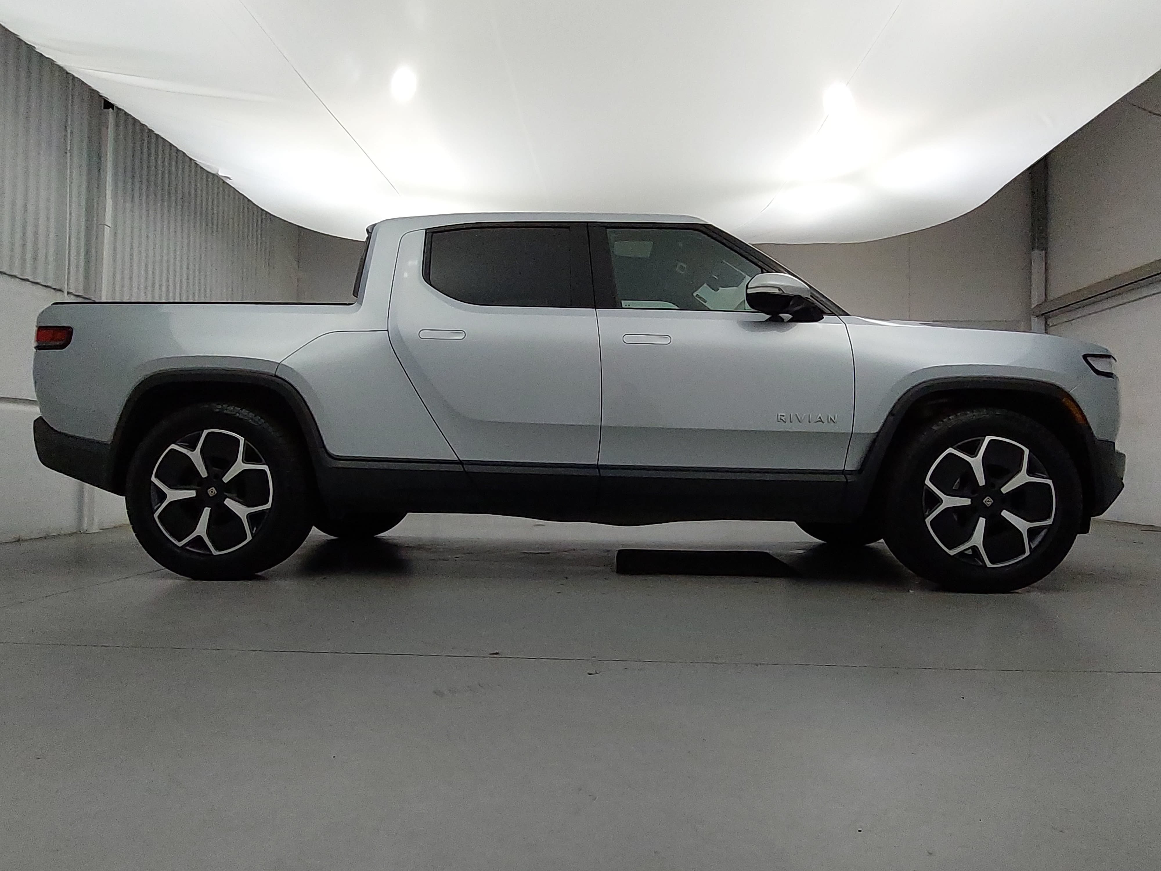 Used 2023 Rivian R1T Adventure Dual AWD/4WD image 8