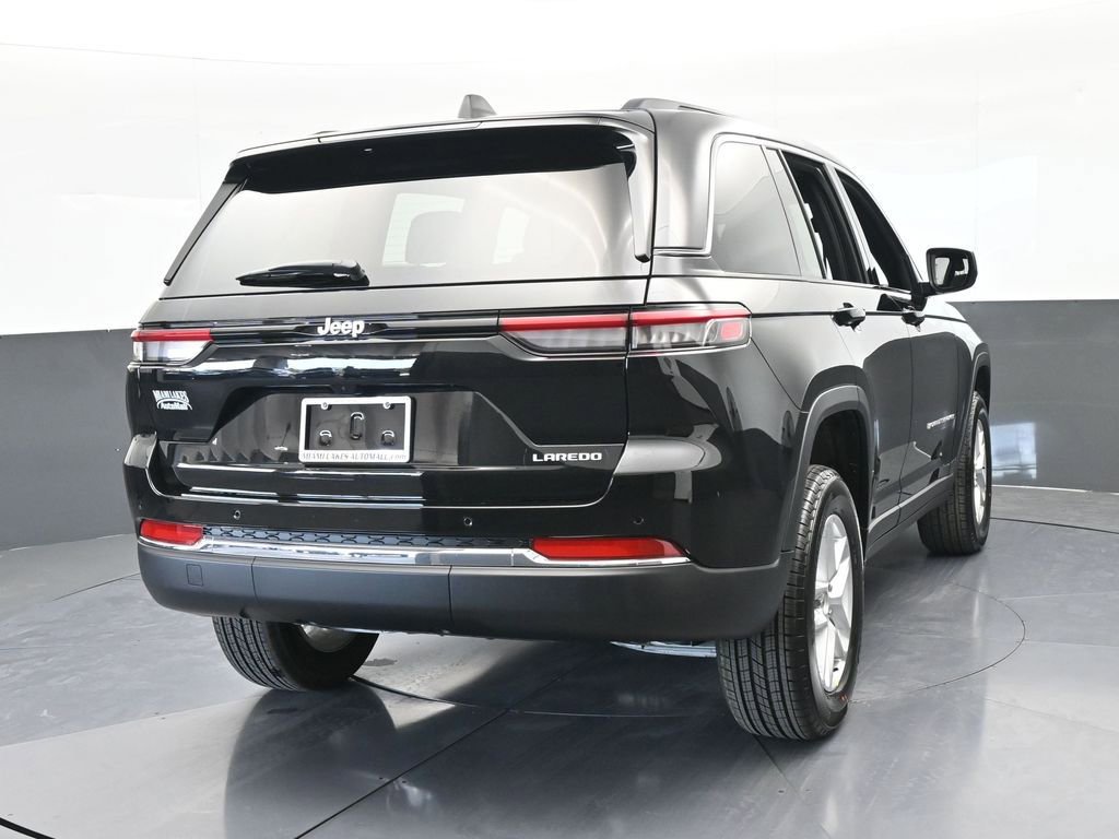 New 2026 Jeep Grand Cherokee Laredo RWD image 5