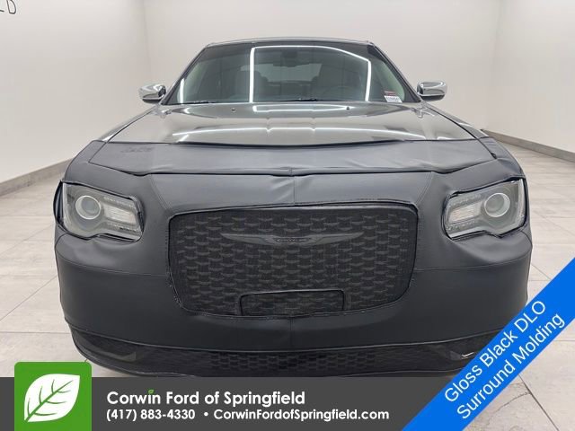 Used 2022 Chrysler 300 Touring w/ Sport Appearance Package image 7