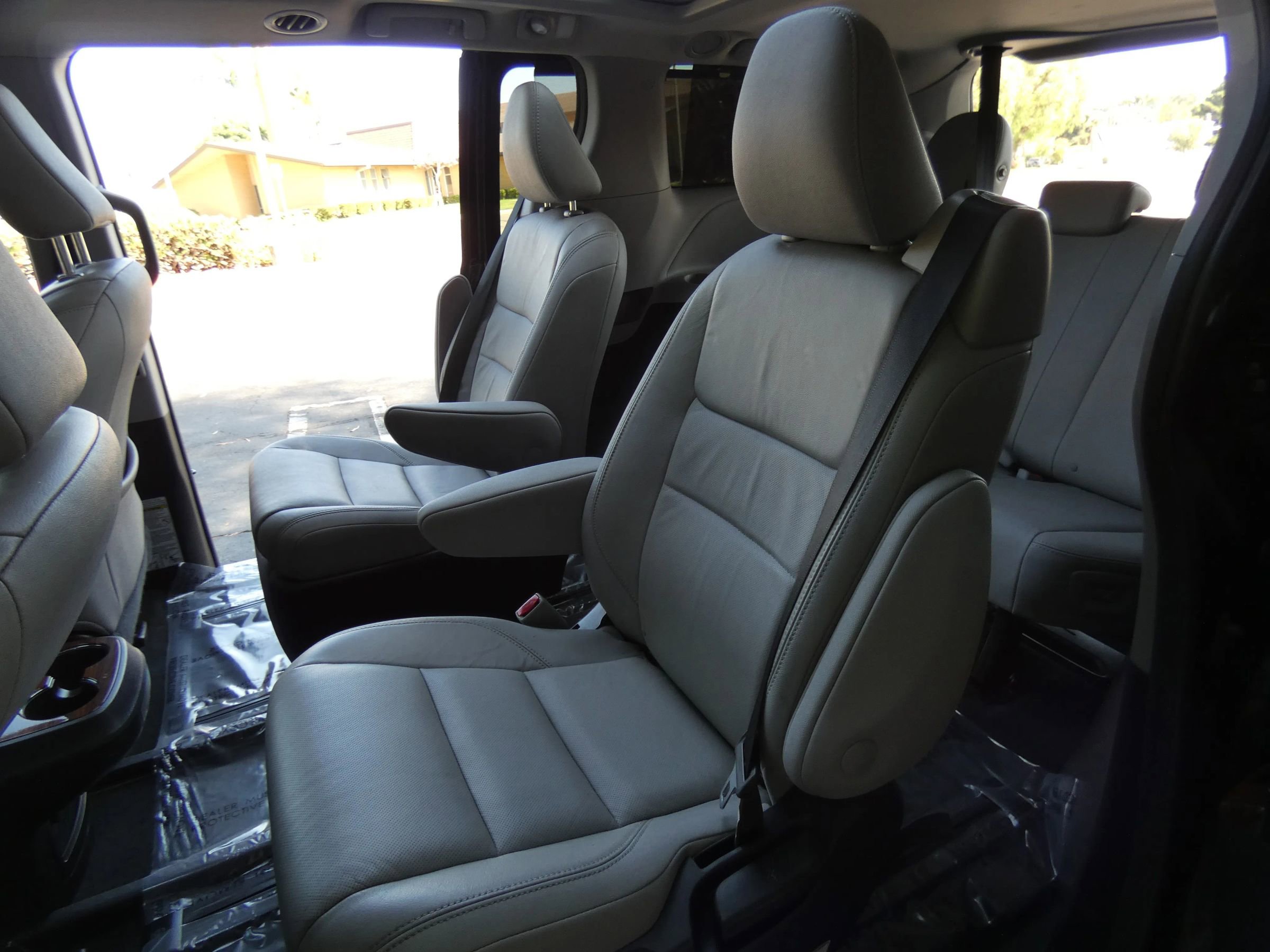 Used 2018 Toyota Sienna Limited image 42