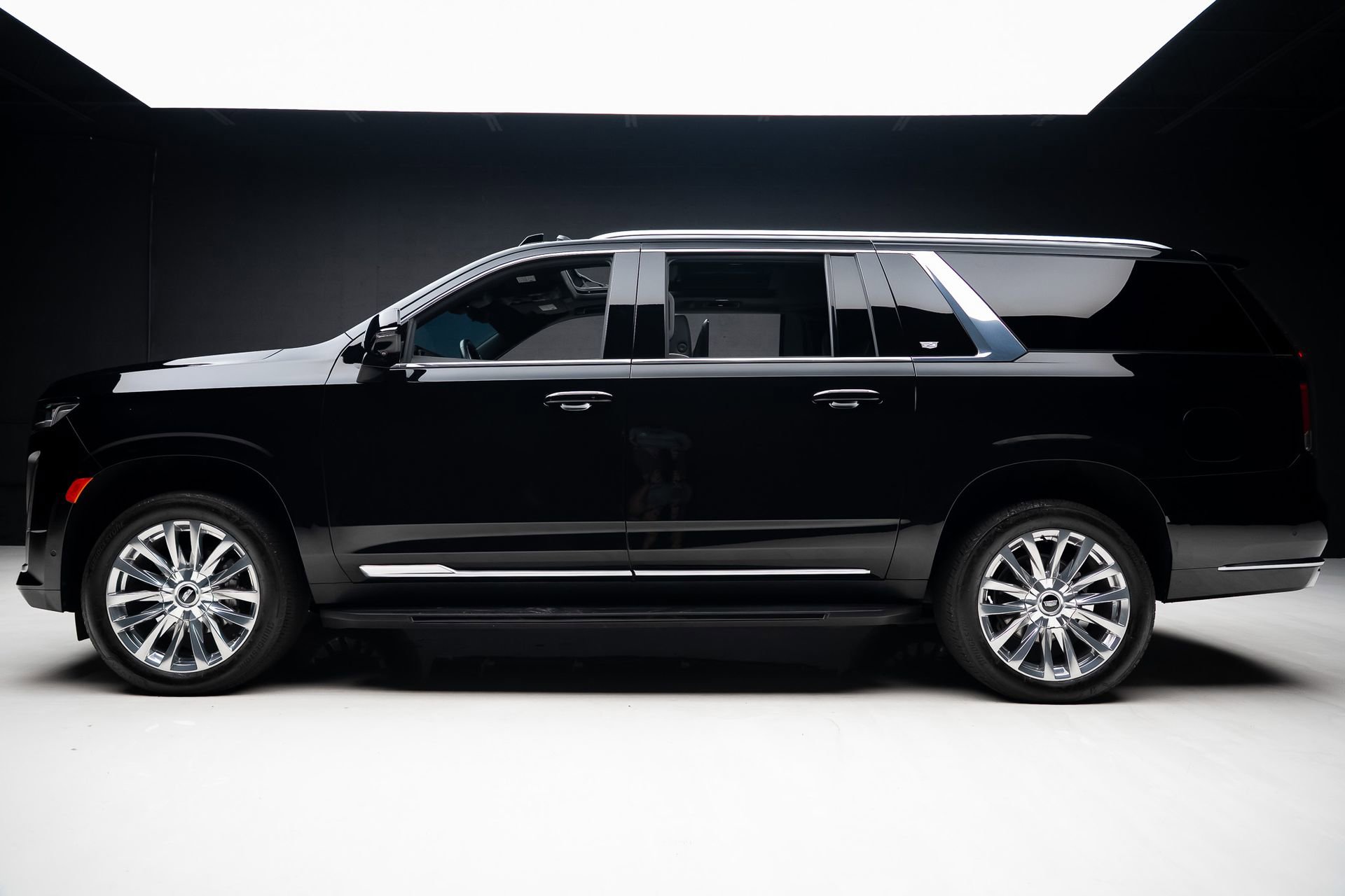 Used 2024 Cadillac Escalade ESV Premium Luxury RWD image 17