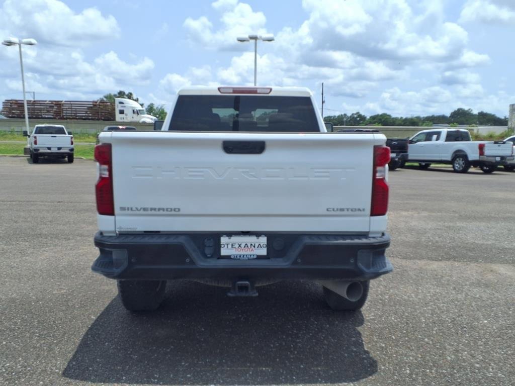Used 2024 Chevrolet Silverado 2500 Custom w/ Custom Value Package image 4