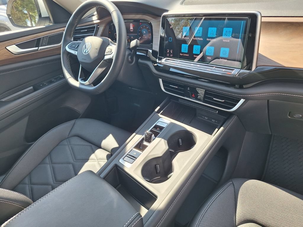 Certified 2026 Volkswagen Atlas SE FWD image 25