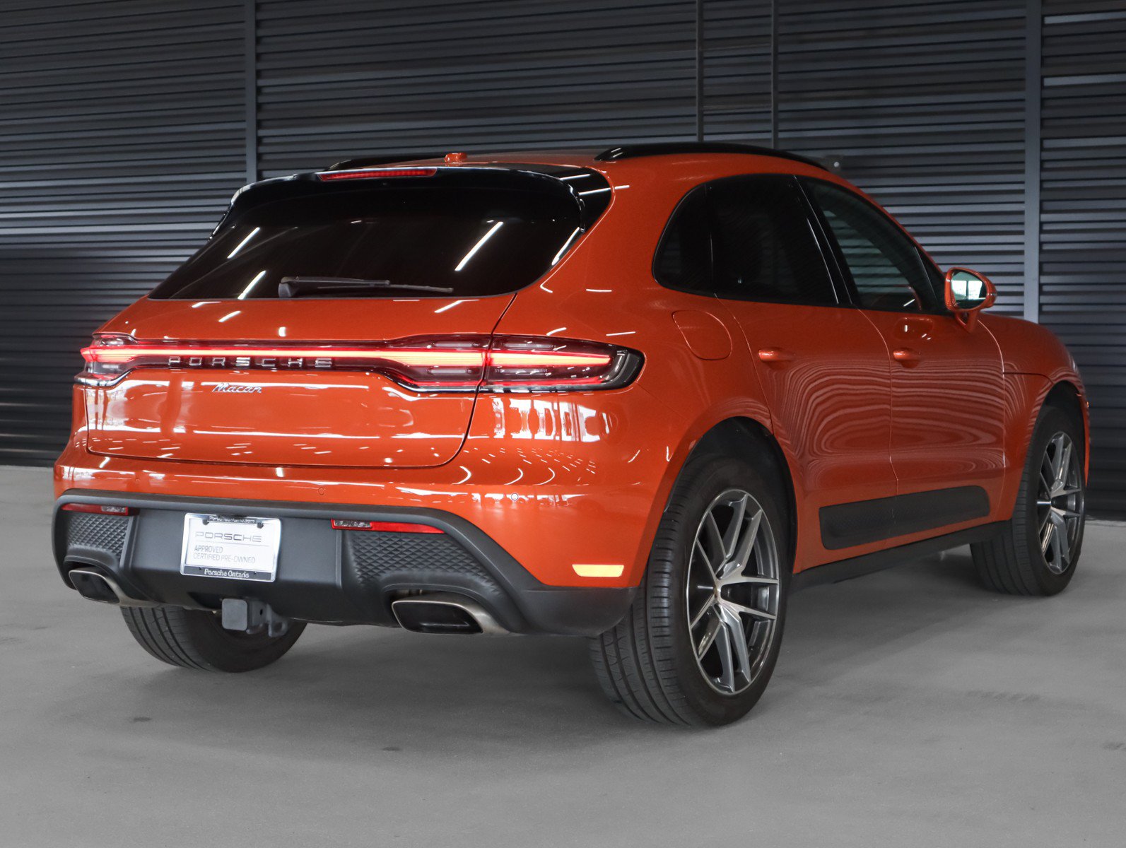 Certified 2024 Porsche Macan AWD/4WD image 10