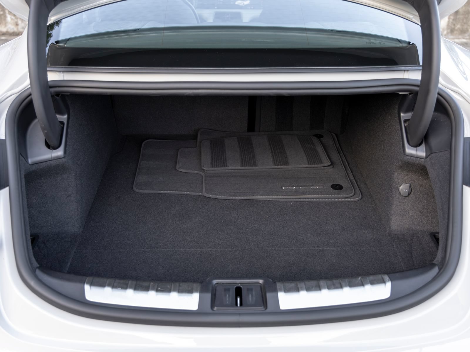 Certified 2025 Porsche Taycan AWD/4WD image 43