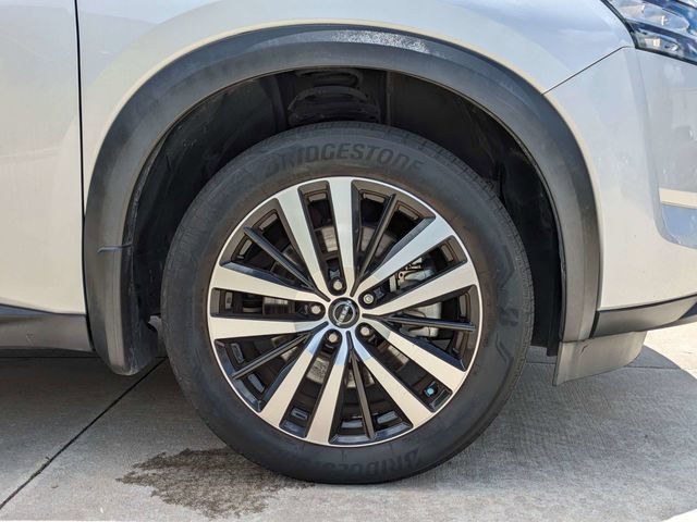 Used 2023 Nissan Pathfinder Platinum w/ Black Appearance Package AWD/4WD image 12