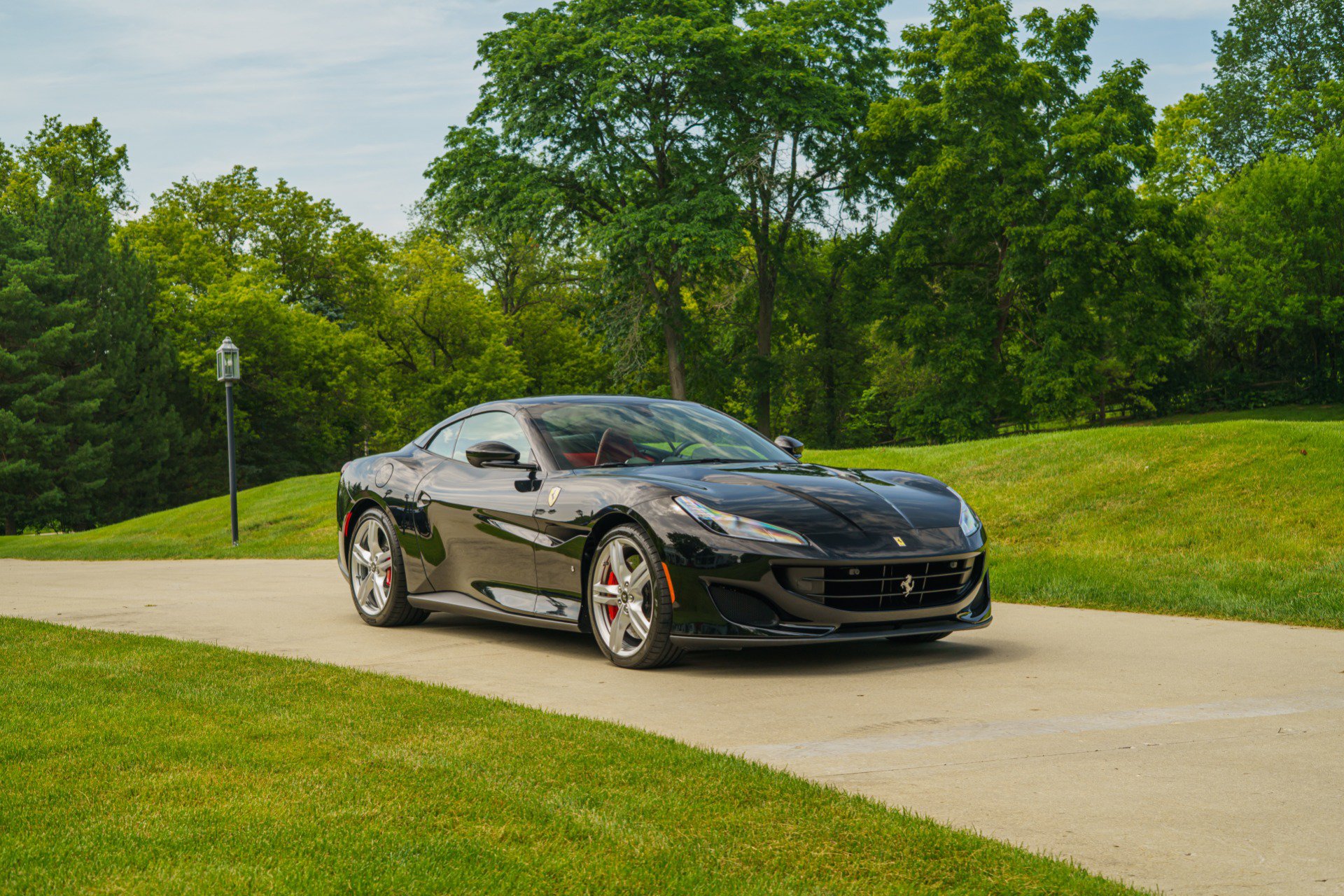 Used 2019 Ferrari Portofino RWD image 3