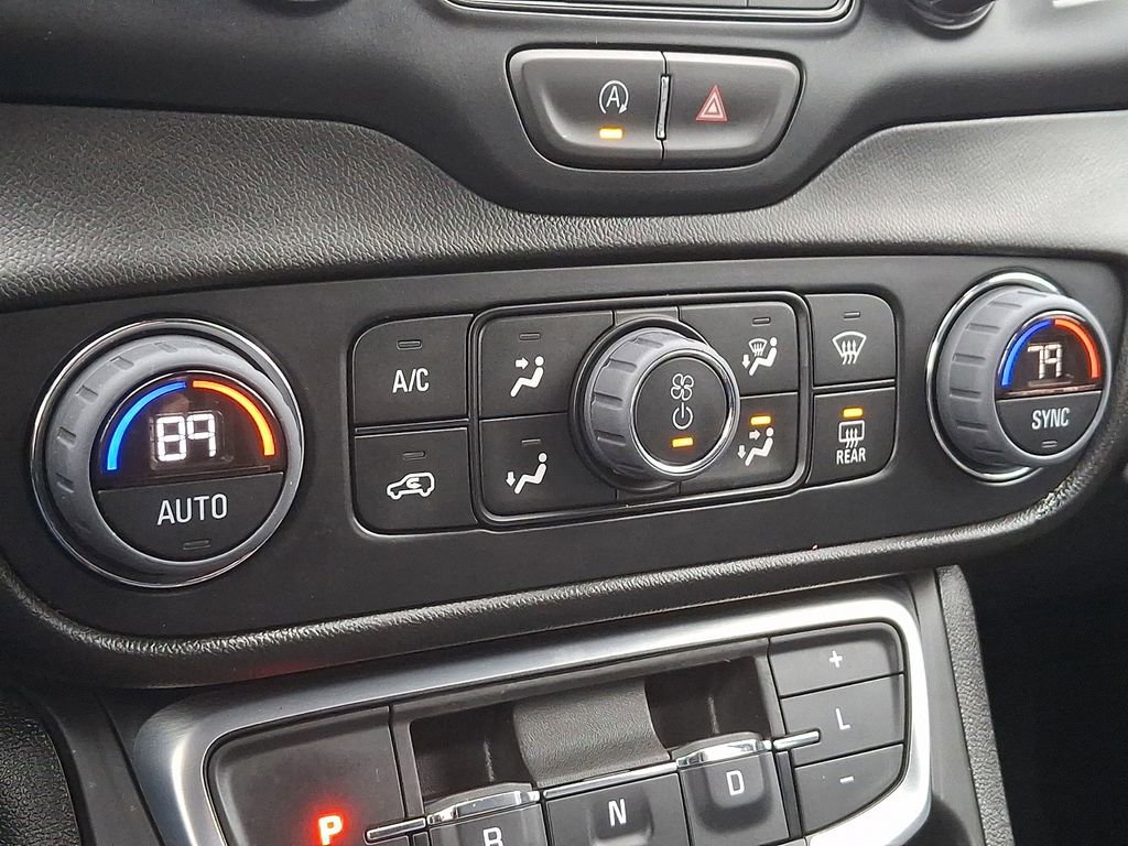 Used 2024 GMC Terrain SLT image 18