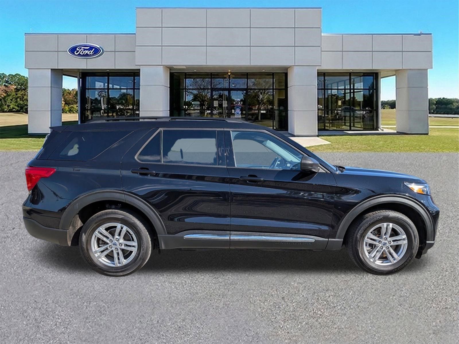 Certified 2023 Ford Explorer XLT w/ Equipment Group 202A image 3