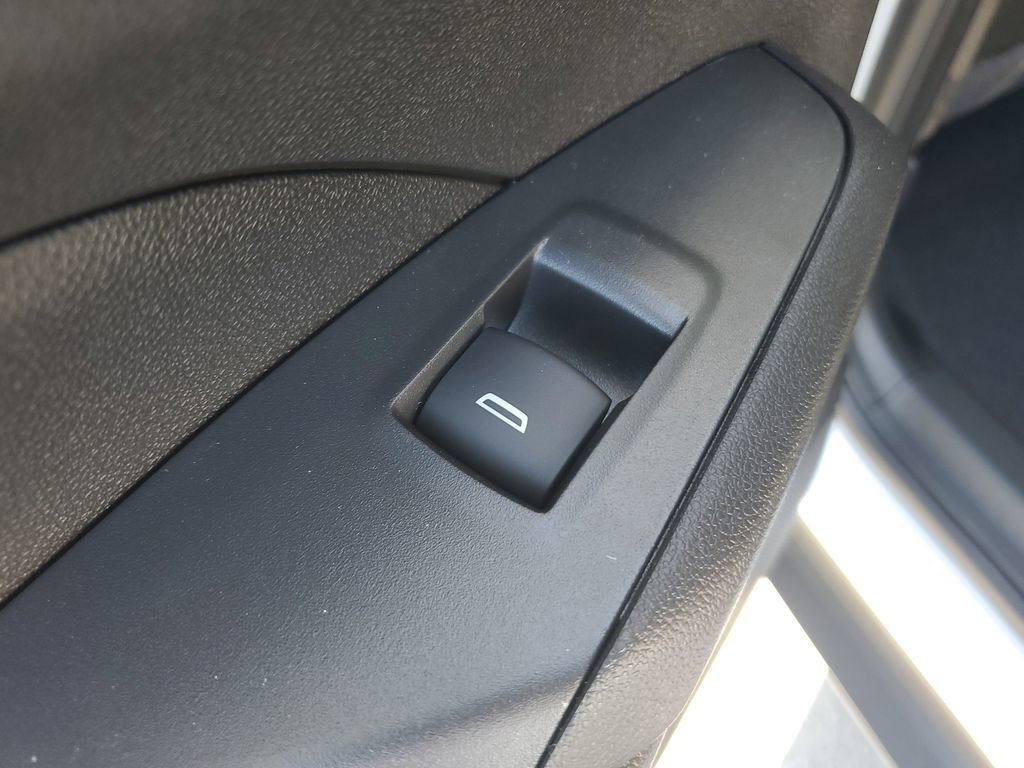 New 2026 Chevrolet Trax LT w/ Sunroof Package image 17