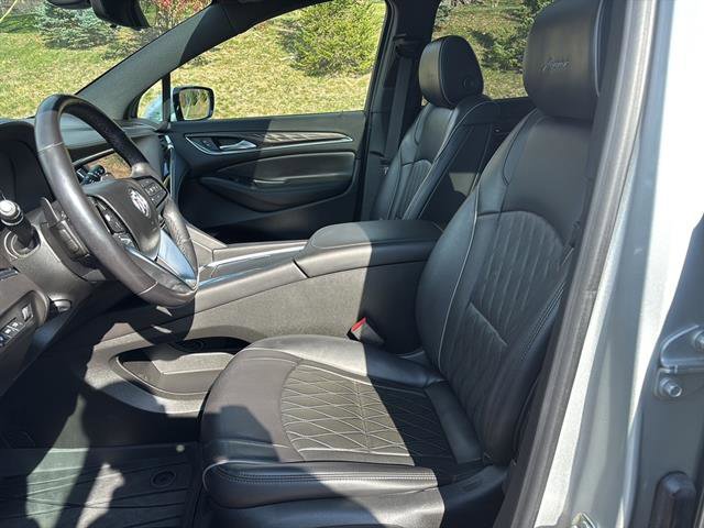 Used 2022 Buick Enclave Avenir w/ Avenir Technology Package image 11