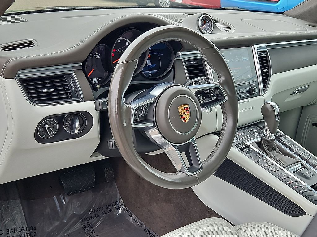 Used 2018 Porsche Macan Turbo image 31