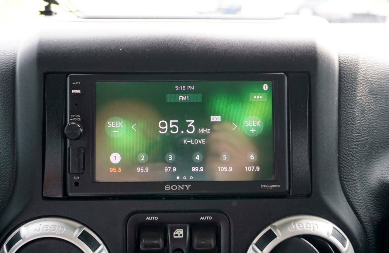 Used 2018 Jeep Wrangler Unlimited Sahara AWD/4WD image 11