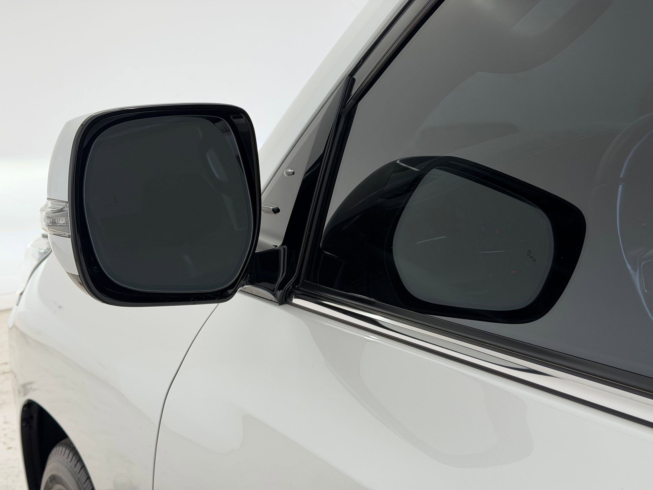 Used 2020 Lexus LX 570 4WD w/ Luxury Package image 25