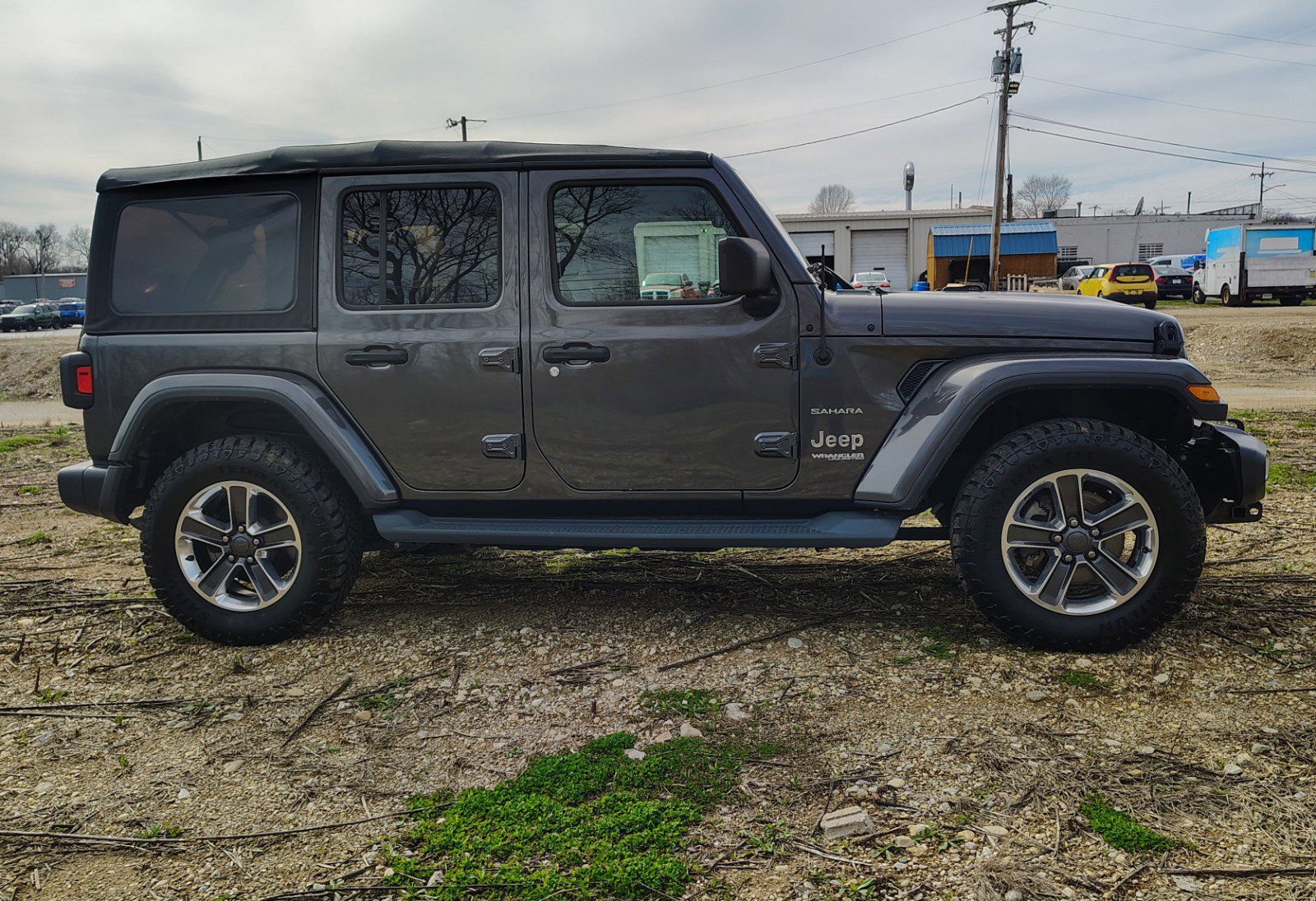 Used 2018 Jeep Wrangler Unlimited Sahara image 3