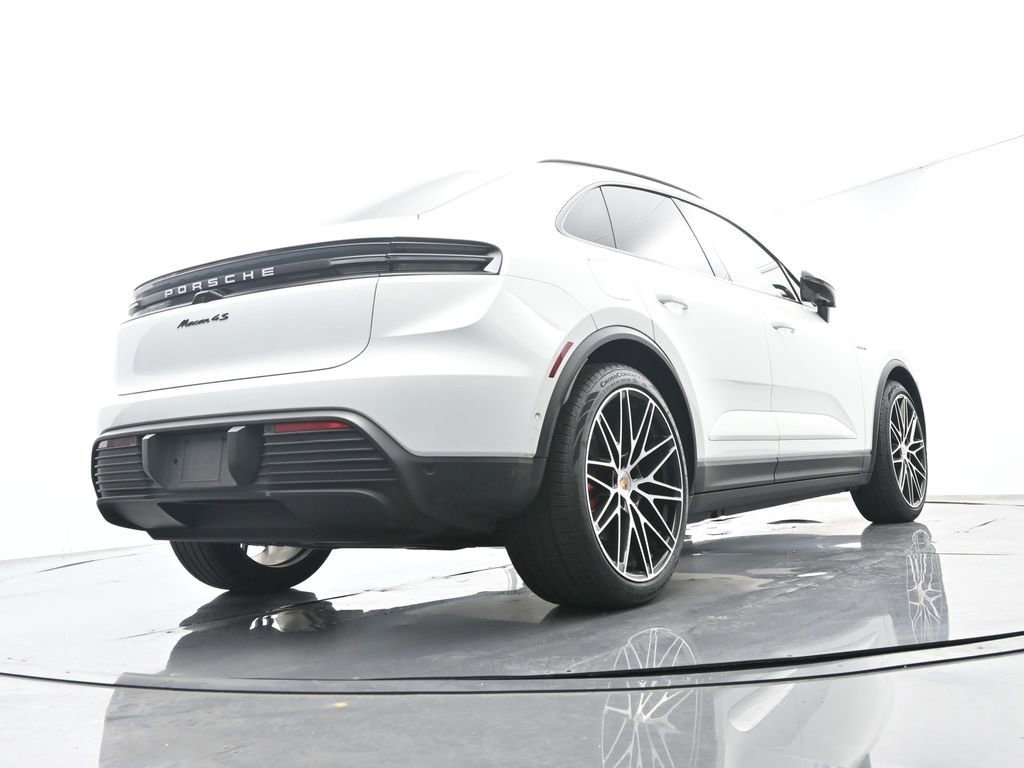 Certified 2025 Porsche Macan 4S Electric AWD/4WD image 47