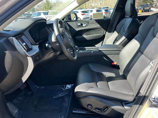 Used 2025 Volvo XC60 B5 Plus image 29