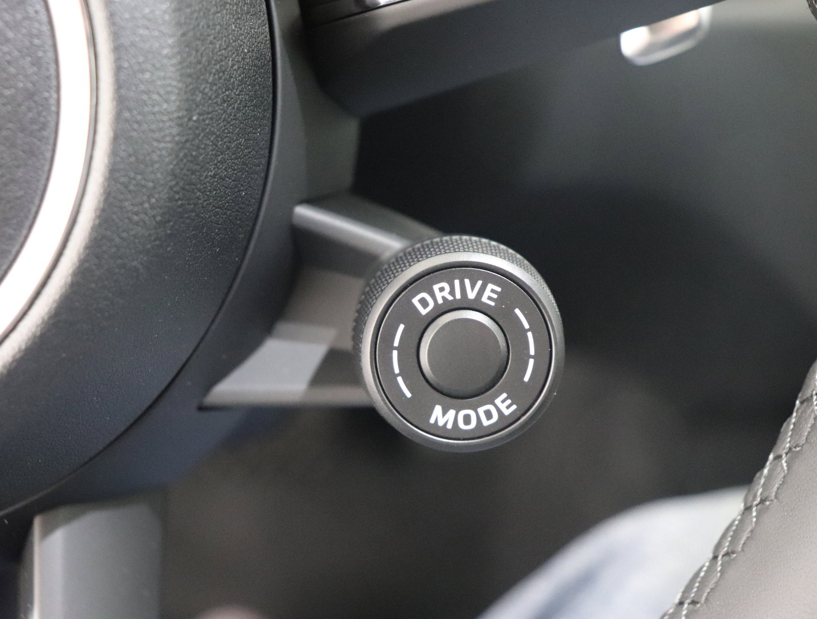 Used 2025 Porsche Macan image 34