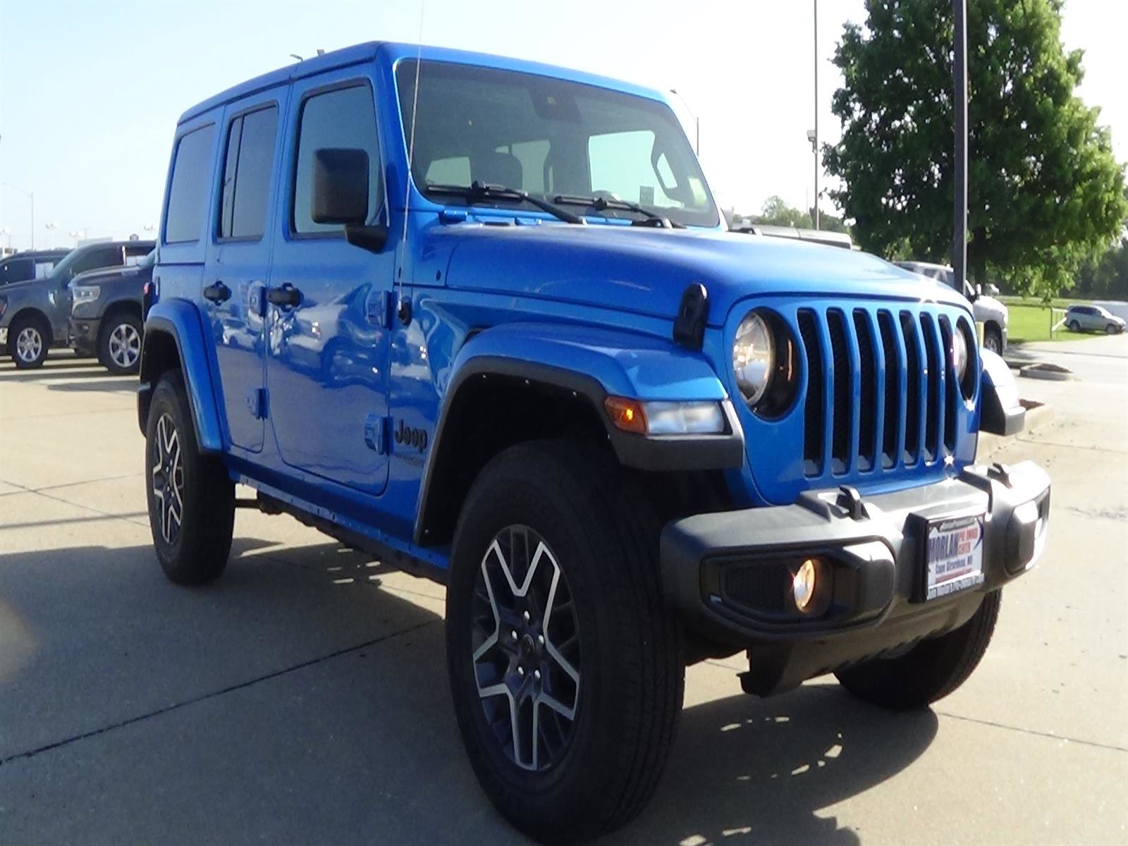 Certified 2021 Jeep Wrangler Unlimited Sahara AWD/4WD image 4