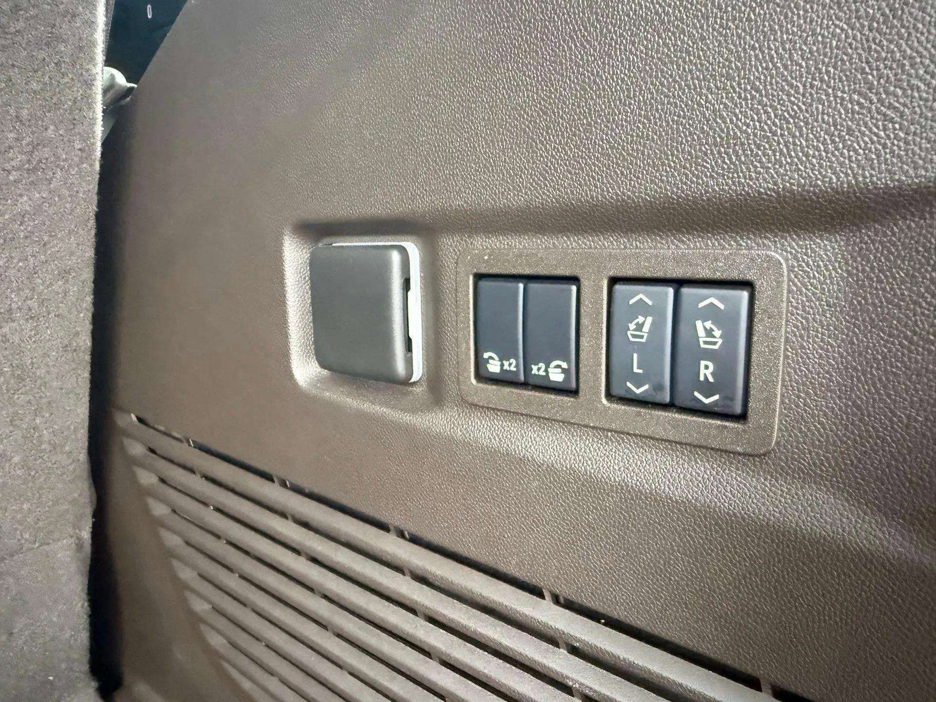 Used 2024 GMC Yukon Denali image 23