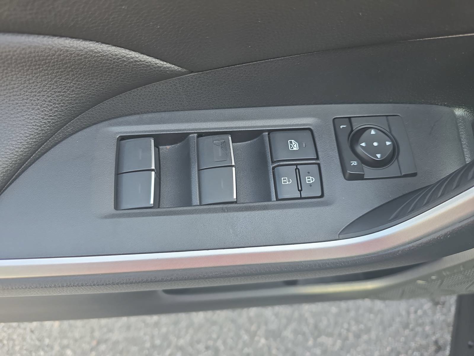 Used 2022 Toyota RAV4 SE w/ Convenience Package AWD/4WD image 29