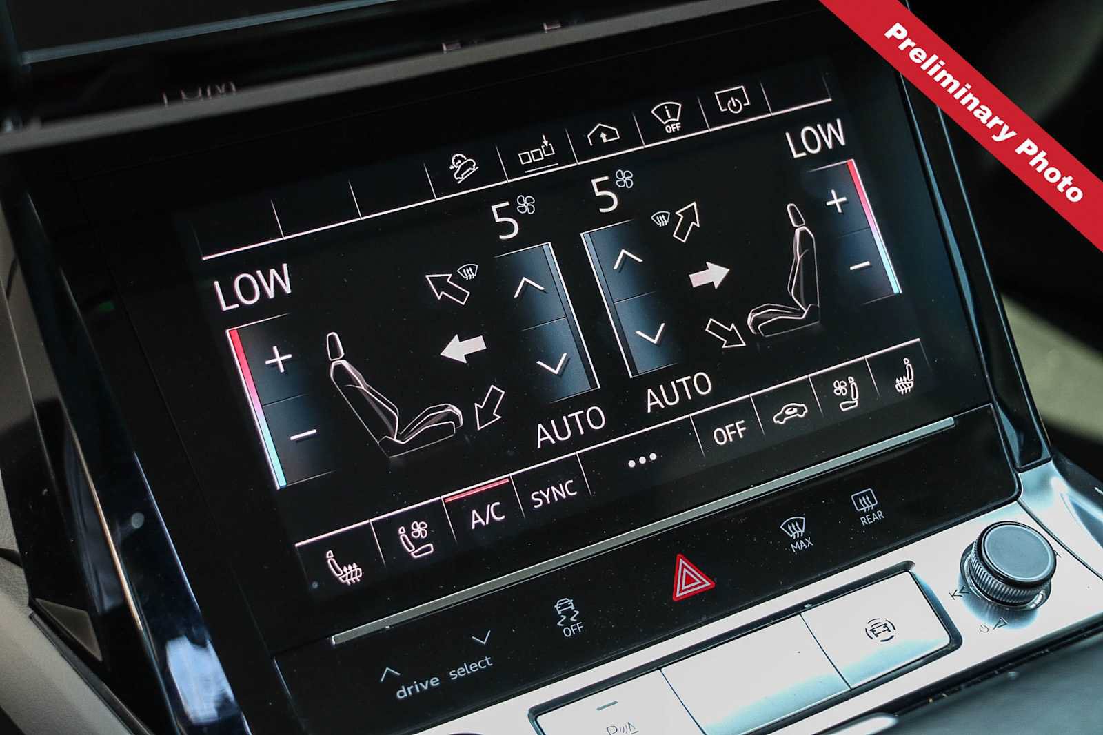Used 2019 Audi e-tron Prestige w/ Prestige Package AWD/4WD image 17