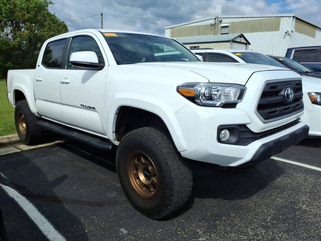 Used 2017 Toyota Tacoma SR5 w/ Tow Package AWD/4WD image 12