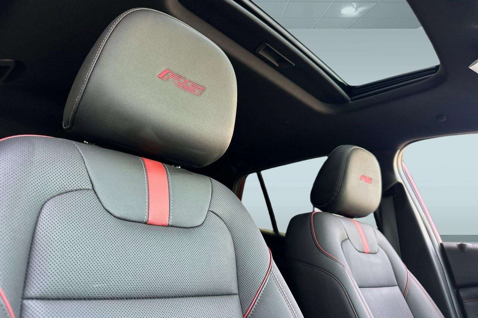 Used 2025 Chevrolet Trax RS w/ Sunroof Package image 24