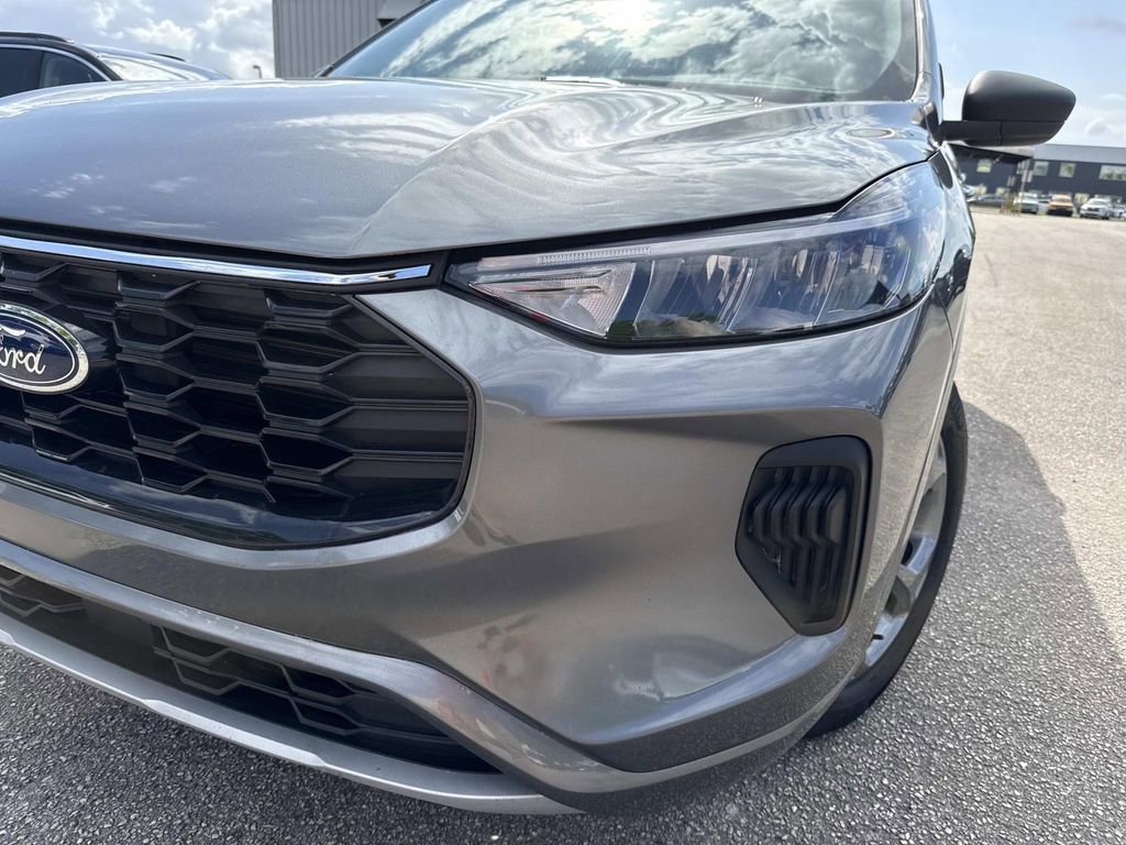 Used 2023 Ford Escape ST-Line w/ Tech Pack #1 image 9