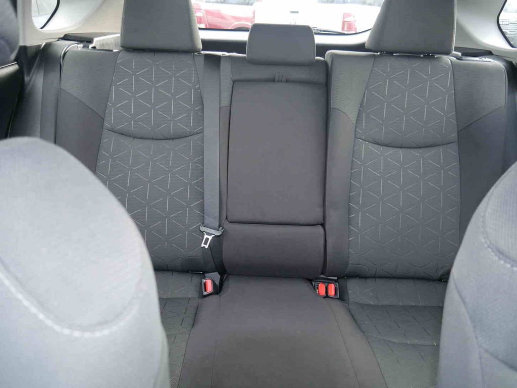 Used 2021 Toyota RAV4 XLE image 37