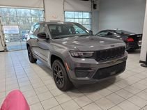 Used 2025 Jeep Grand Cherokee Altitude image 46