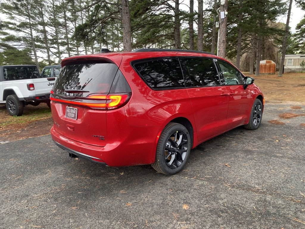 New 2026 Chrysler Pacifica Limited w/ S Appearance Package image 5