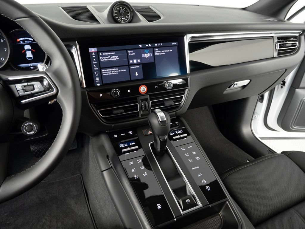 Certified 2026 Porsche Macan AWD/4WD image 13