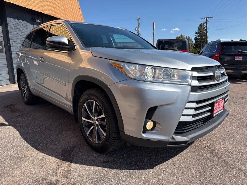 Used 2017 Toyota Highlander XLE AWD/4WD image 7