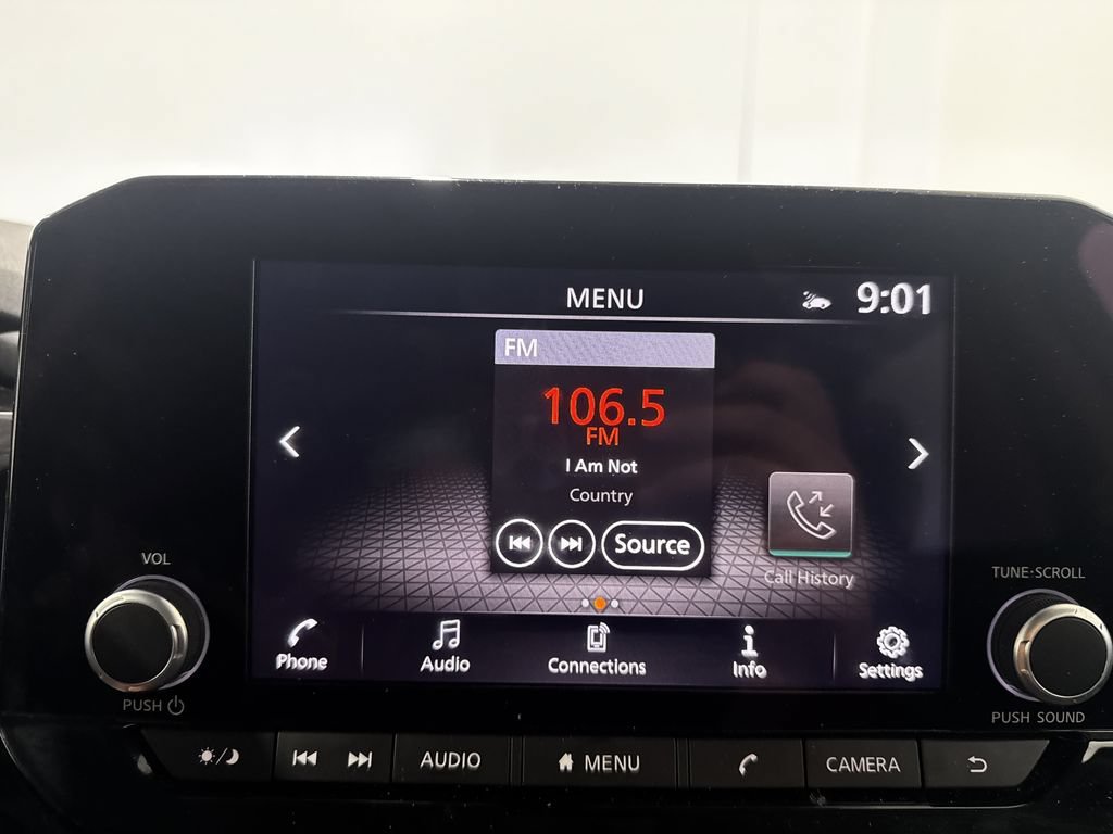 Used 2025 Nissan Pathfinder SV AWD/4WD image 12