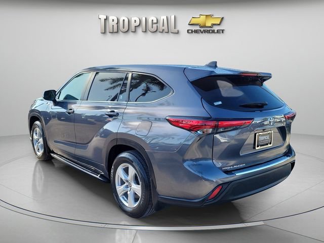 Used 2023 Toyota Highlander LE image 2