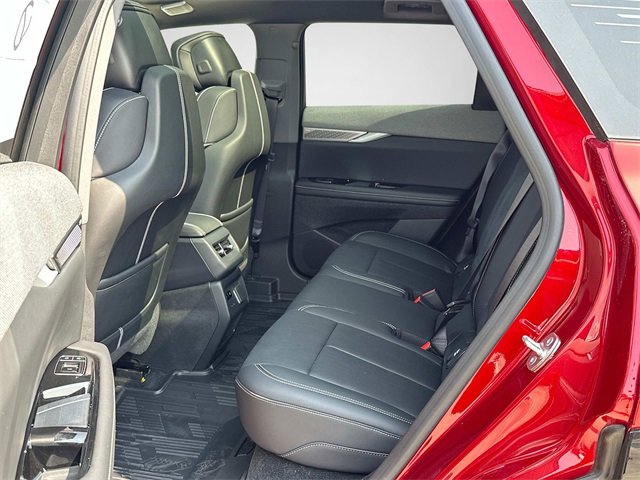 Used 2025 Cadillac Optiq Sport 2 w/ LPO, ONYX Package image 11