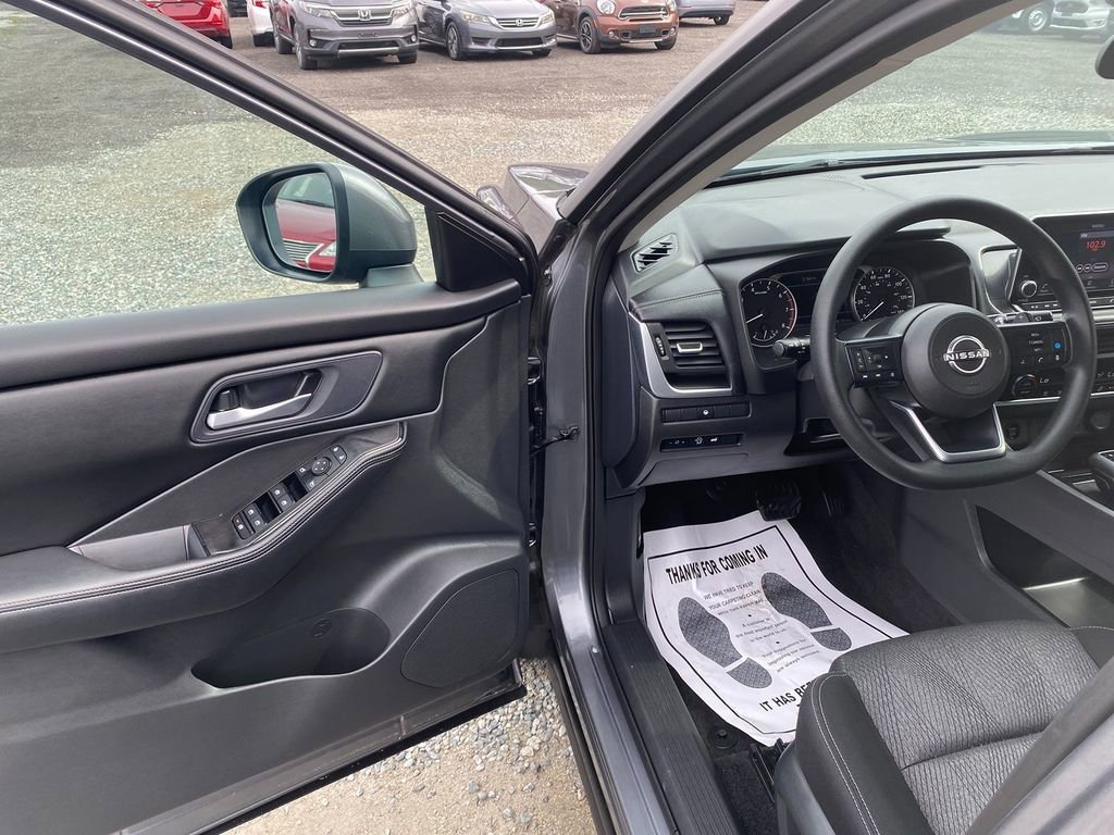 Used 2024 Nissan Rogue SV image 10