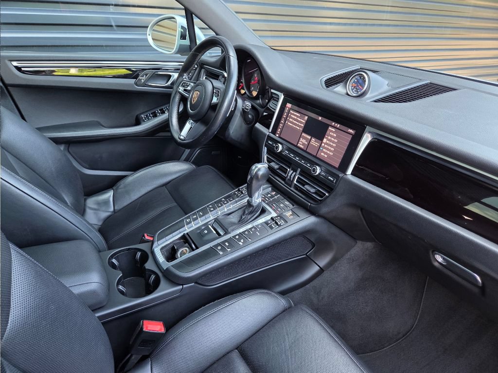 Certified 2019 Porsche Macan S AWD/4WD image 18