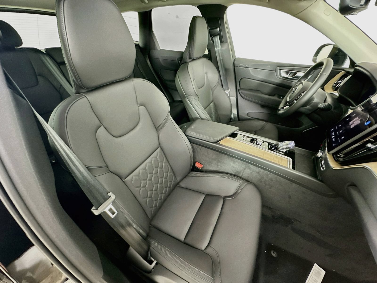 New 2026 Volvo XC60 B5 Plus w/ Protection Package Premier AWD/4WD image 45