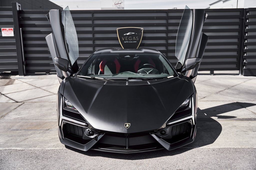 Used 2025 Lamborghini Revuelto image 26